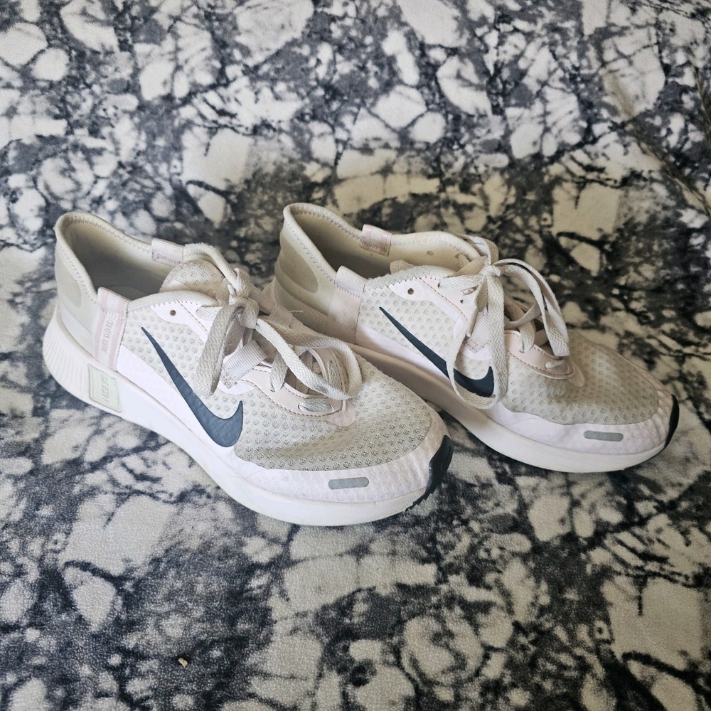 Nike Reposto Sneakers White/Pink Womens Size 9 Running Shoes CZ5630-602 - Picture 4 of 11